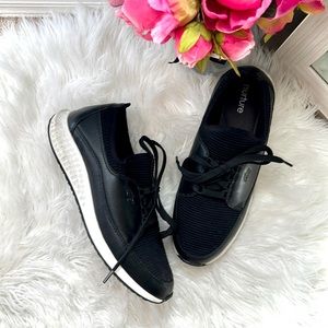 Like new Nurture black leather comfort sneakers